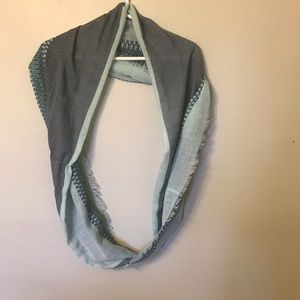 Shell scarf